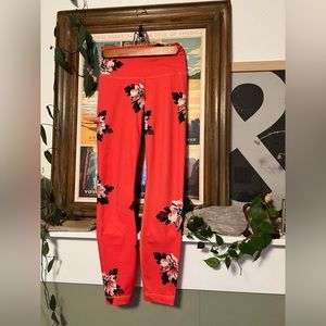 Bright floral Wunder Under leggings sz 4